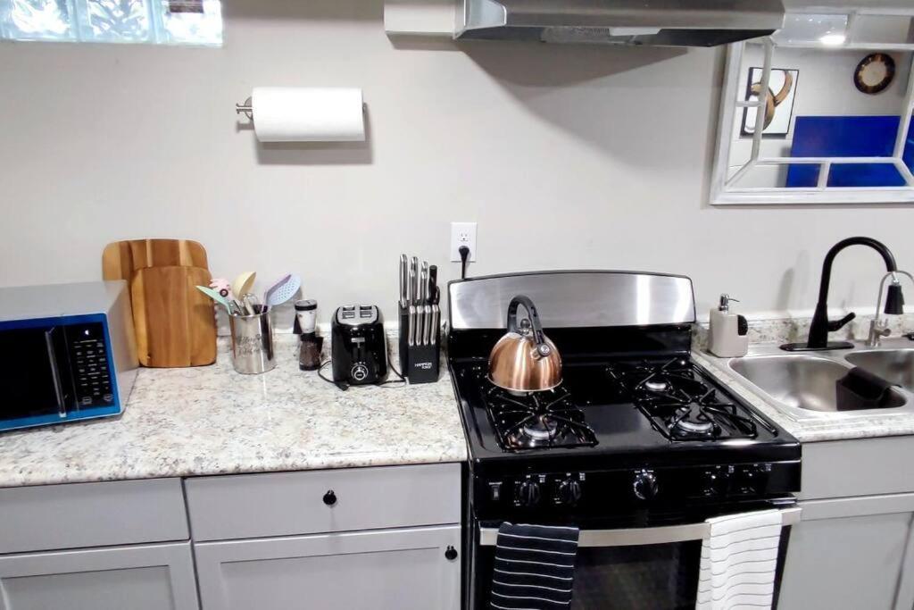 Spacious Suite Close To Downtown Indy/ King Bed Ινδιανάπολη Εξωτερικό φωτογραφία
