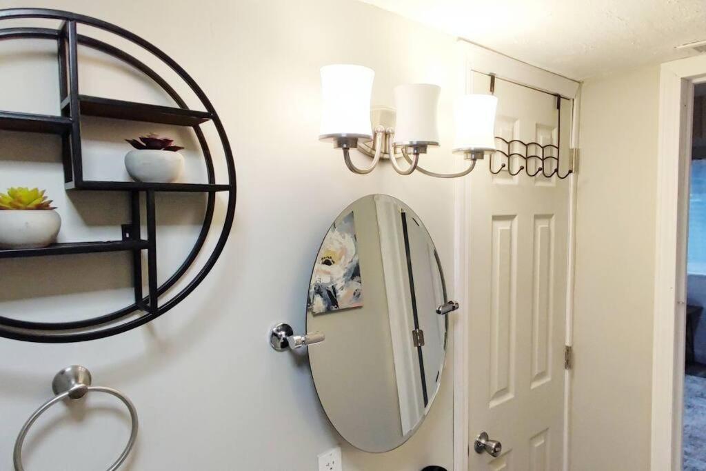 Spacious Suite Close To Downtown Indy/ King Bed Ινδιανάπολη Εξωτερικό φωτογραφία