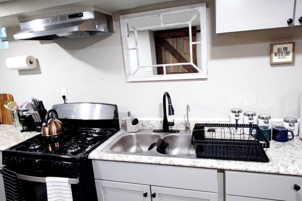 Spacious Suite Close To Downtown Indy/ King Bed Ινδιανάπολη Εξωτερικό φωτογραφία