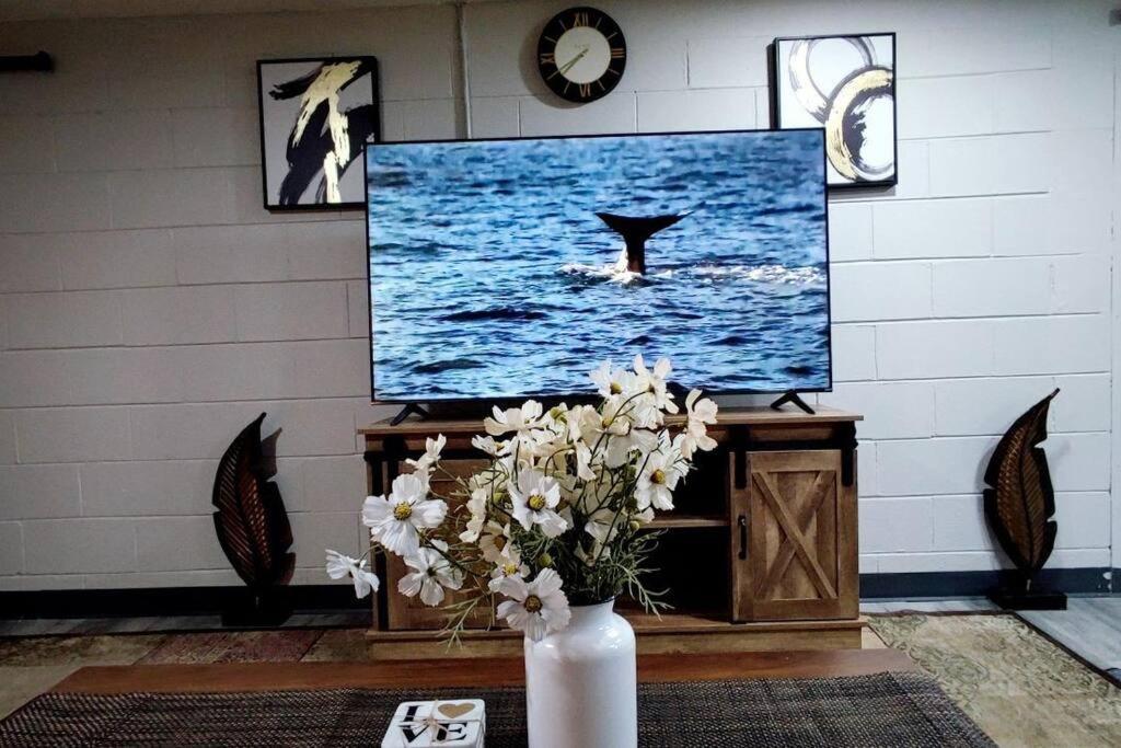Spacious Suite Close To Downtown Indy/ King Bed Ινδιανάπολη Εξωτερικό φωτογραφία