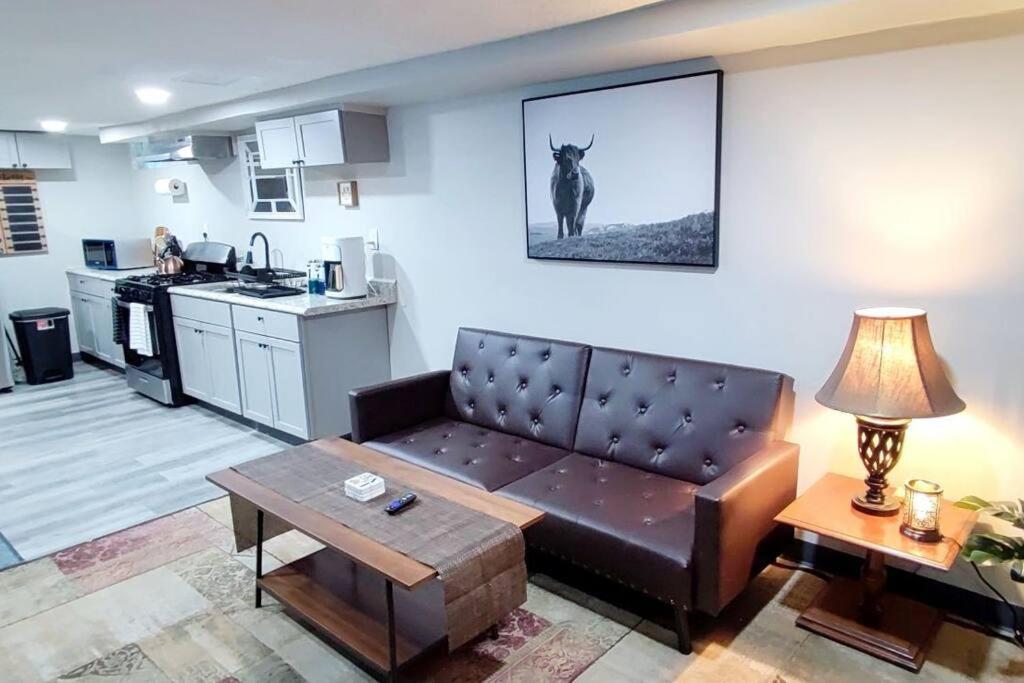 Spacious Suite Close To Downtown Indy/ King Bed Ινδιανάπολη Εξωτερικό φωτογραφία