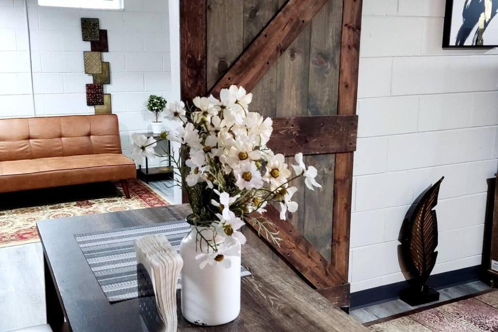 Spacious Suite Close To Downtown Indy/ King Bed Ινδιανάπολη Εξωτερικό φωτογραφία