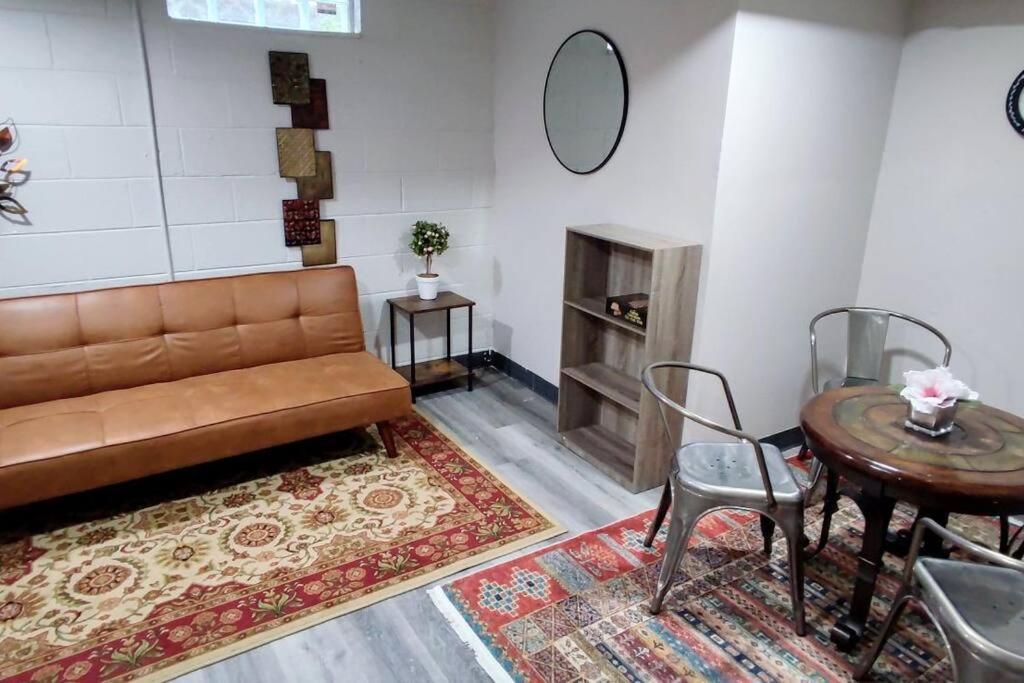 Spacious Suite Close To Downtown Indy/ King Bed Ινδιανάπολη Εξωτερικό φωτογραφία