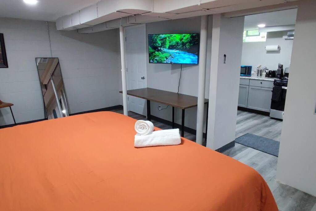 Spacious Suite Close To Downtown Indy/ King Bed Ινδιανάπολη Εξωτερικό φωτογραφία
