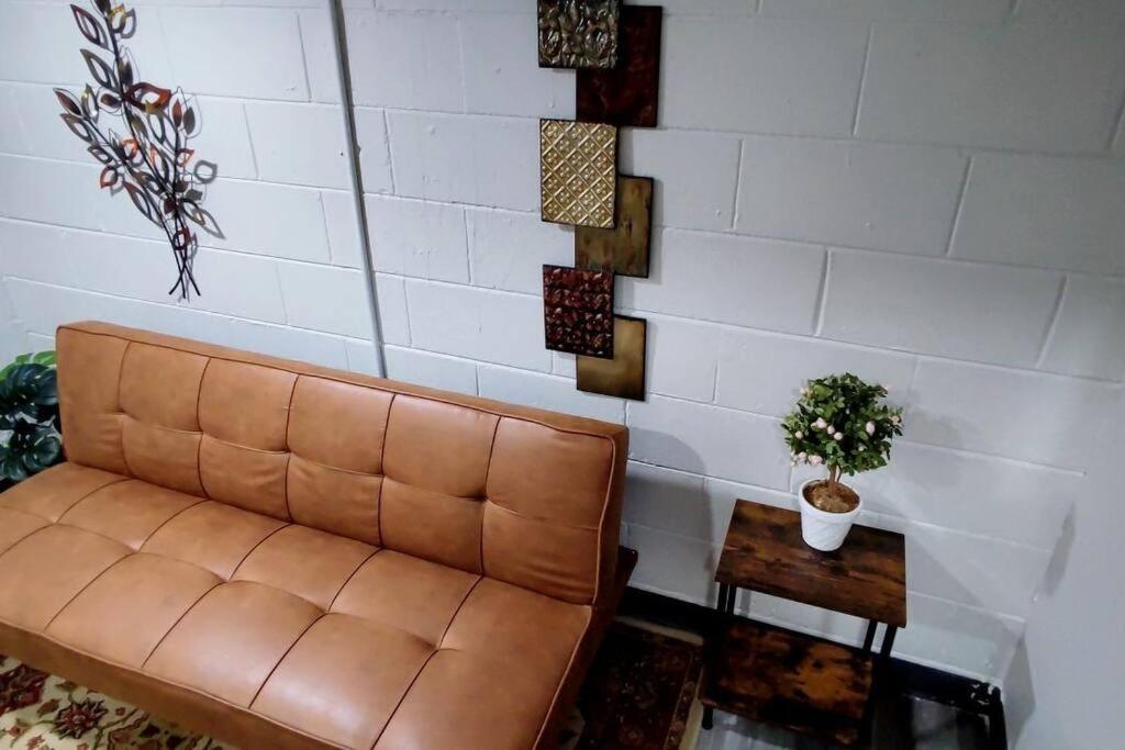 Spacious Suite Close To Downtown Indy/ King Bed Ινδιανάπολη Εξωτερικό φωτογραφία
